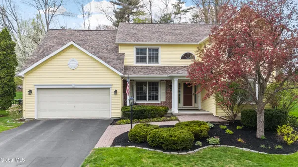 $949,900 | 5 Horizon Drive, Saratoga Springs, NY 12866