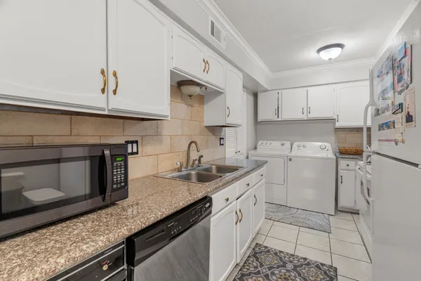 $1,975 | 355 North Post Oak Lane, Unit 742, Houston, TX 77024