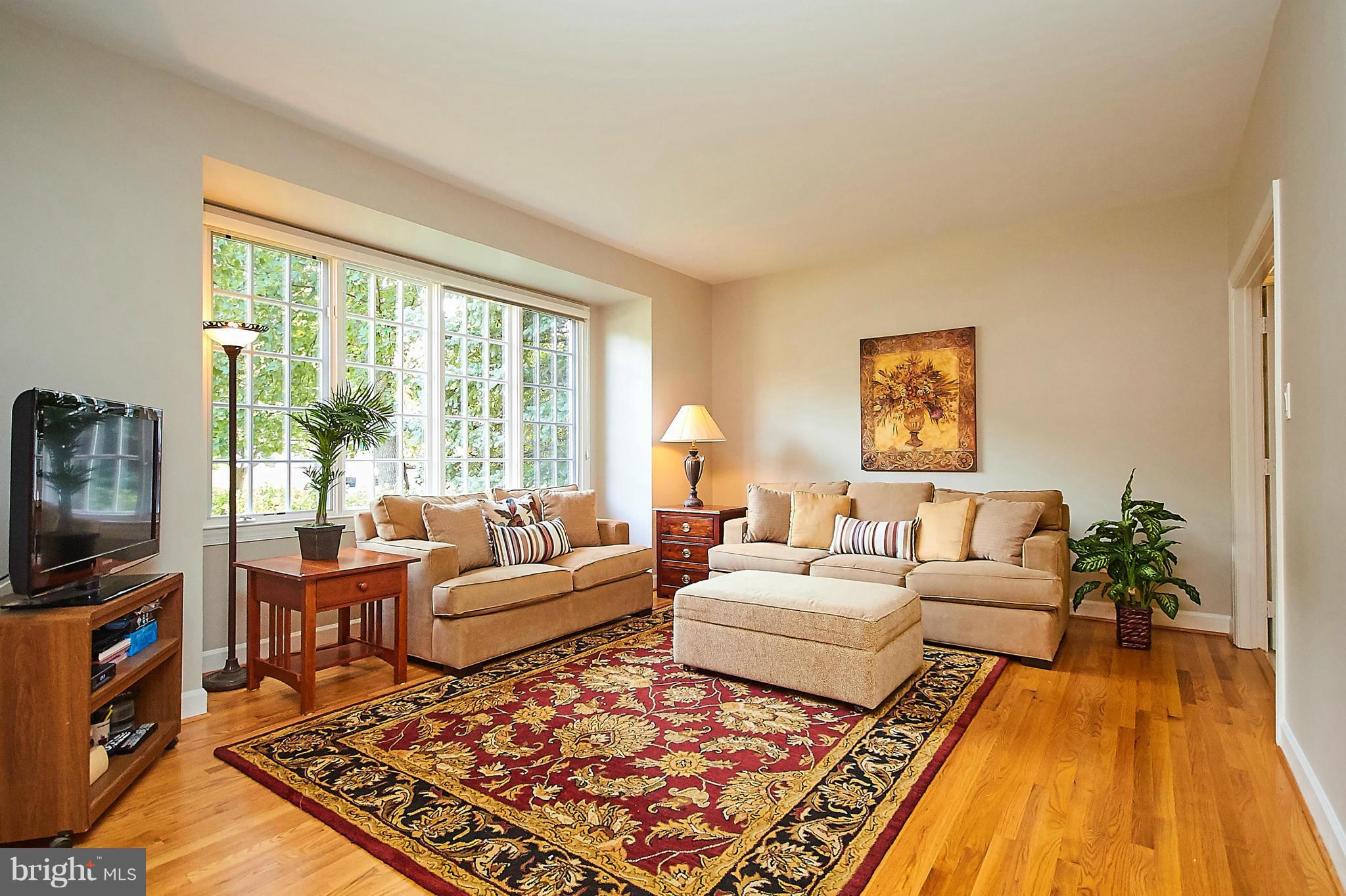 11317 Bright Pond Lane Reston, VA 20194 - Photo 3 of 30 Living Room