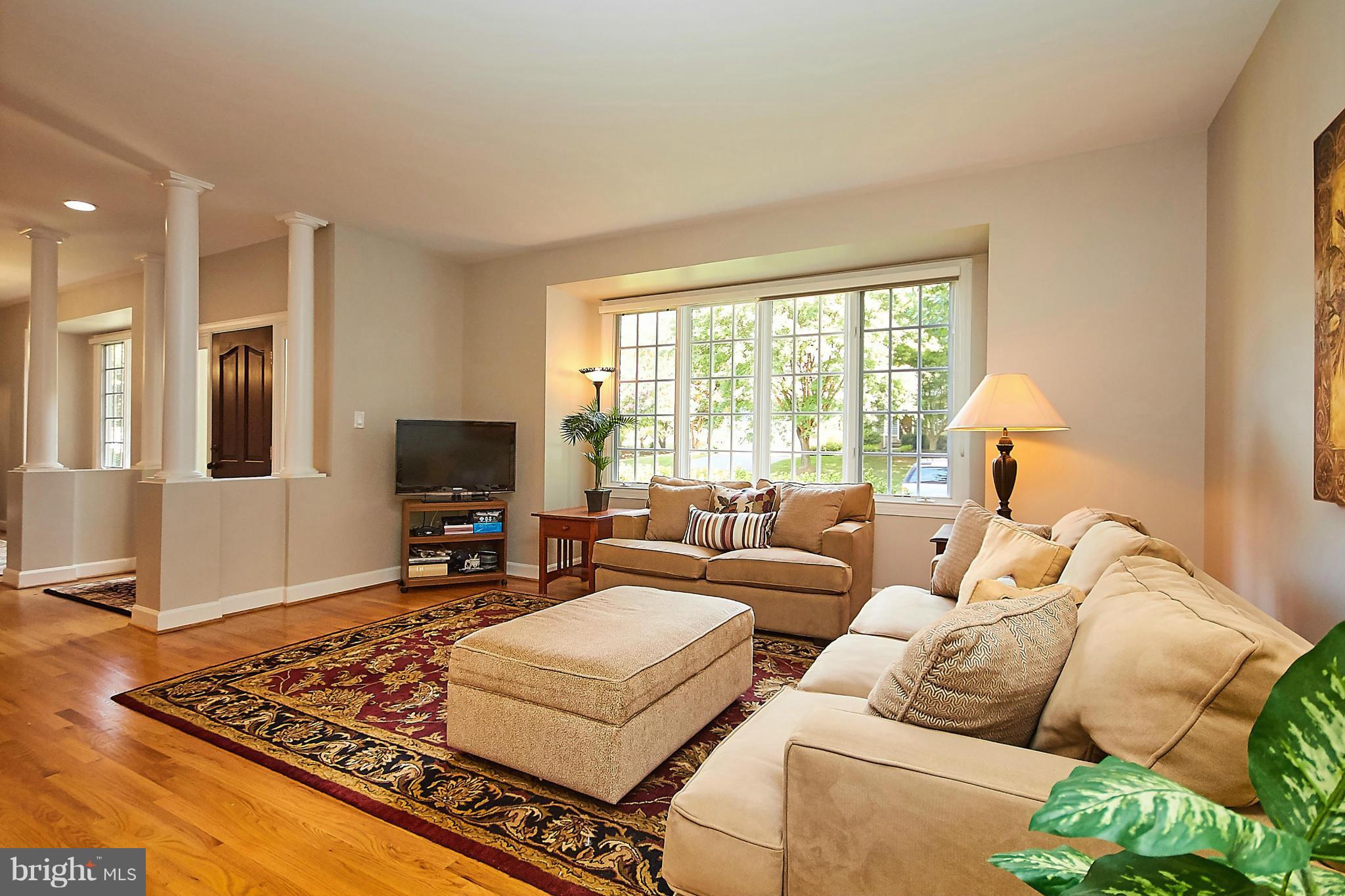 11317 Bright Pond Lane Reston, VA 20194 - Photo 4 of 30 Living Room