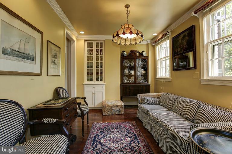 3225 Reservoir Road Northwest Washington, DC 20007 - Photo 4 of 15 Front sitting room