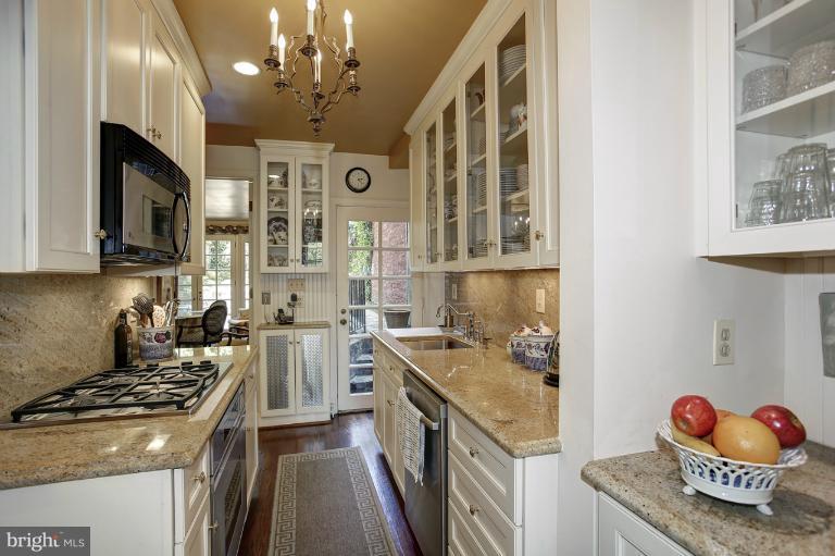 3225 Reservoir Road Northwest Washington, DC 20007 - Photo 5 of 15 Kitchen