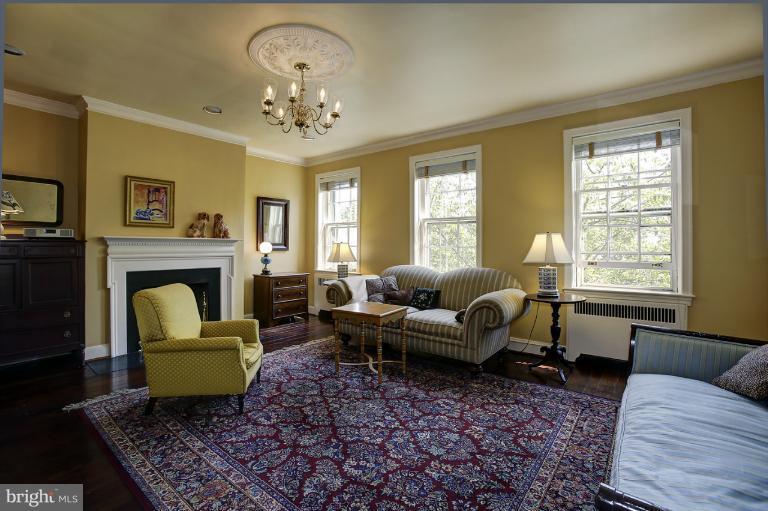 3225 Reservoir Road Northwest Washington, DC 20007 - Photo 8 of 15 Living Room