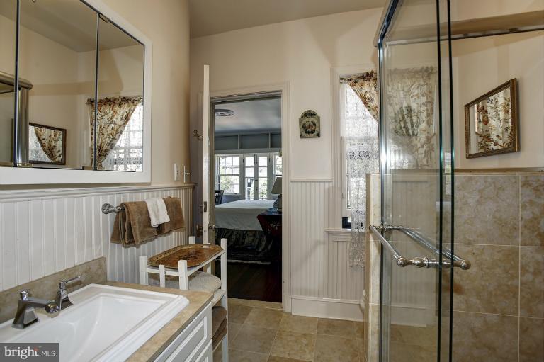 3225 Reservoir Road Northwest Washington, DC 20007 - Photo 10 of 15 Bath (Master)