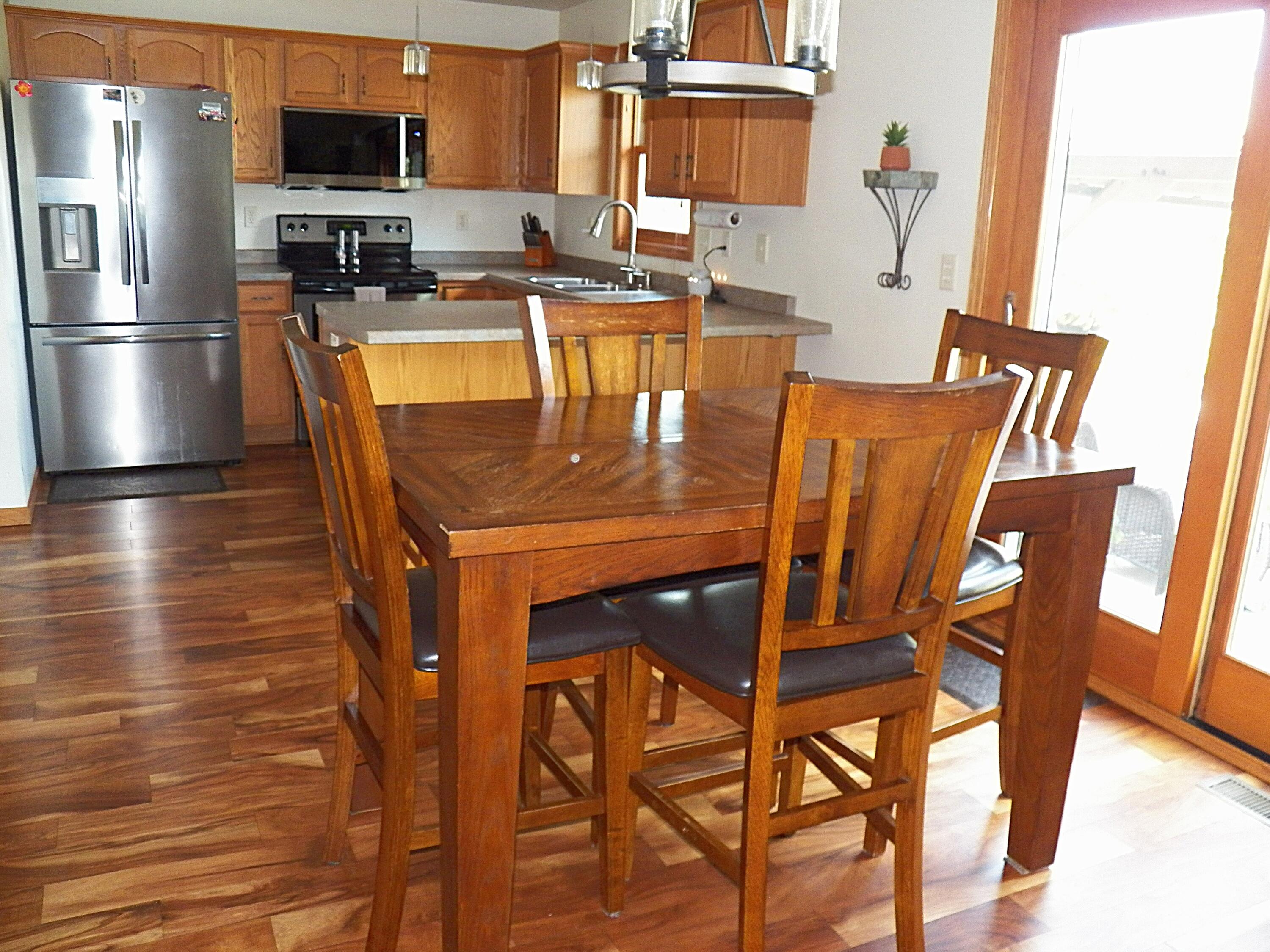 4502 Ridge Court Manitowoc, WI 54220 - Photo 15 of 46 Dining Area View 3