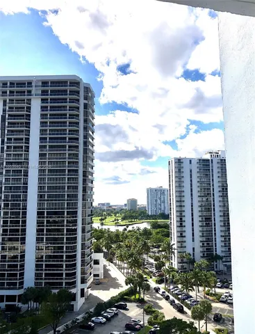 $3,600 | 20515 East Country Club Drive, Unit 1448, Aventura, FL 33180