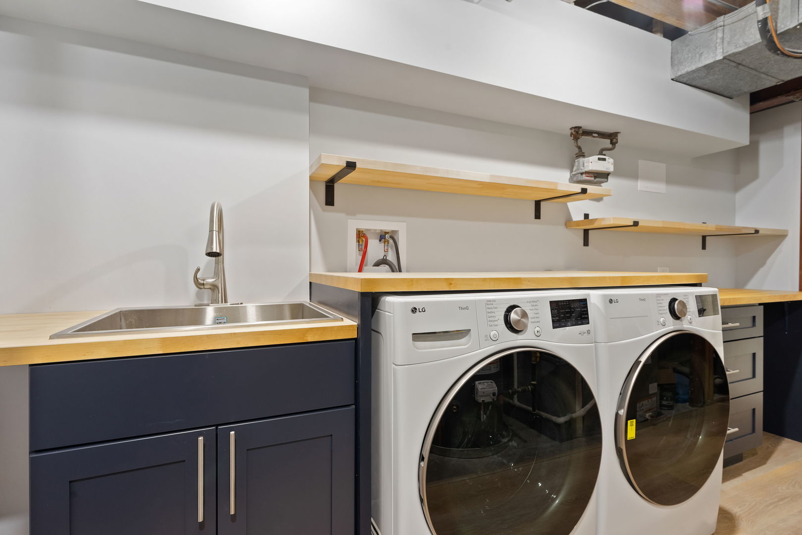 1615 North Vine Street Chicago, IL 60614 - Photo 18 of 25 a utility room with dryer and washer