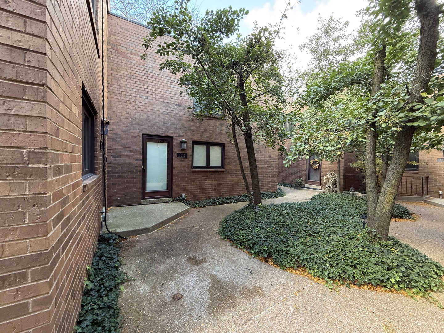 1615 North Vine Street Chicago, IL 60614 - Photo 20 of 25 a front view of a house with a yard