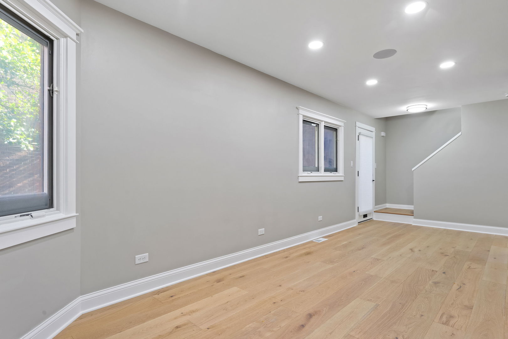 1615 North Vine Street Chicago, IL 60614 - Photo 3 of 25 a view of room with window