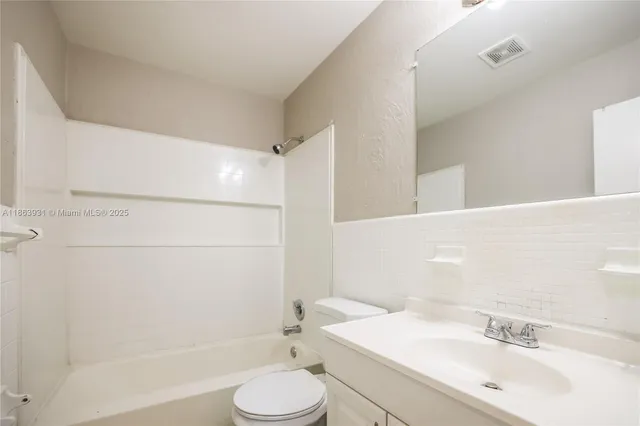 $2,570 | 5801 Royal Palm Boulevard, Unit 1, Margate, FL 33063