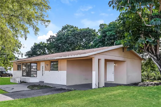 $2,570 | 5801 Royal Palm Boulevard, Unit 1, Margate, FL 33063