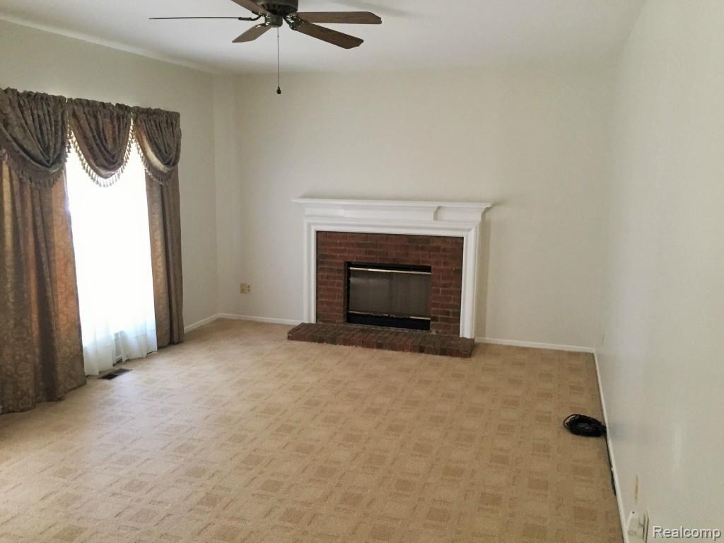 972 High-Ridge Drive Canton, MI 48187 - Photo 24 of 33 Family room.jpg