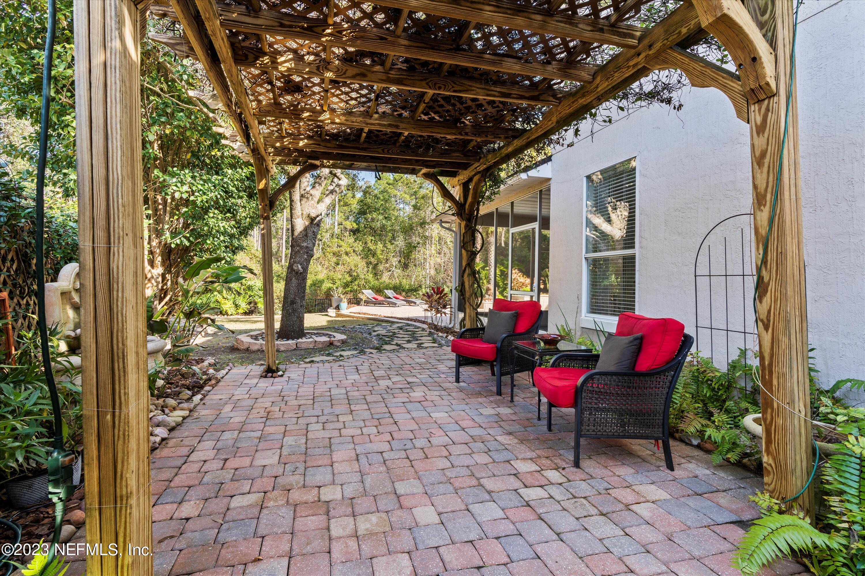 618 Racoon Court St. Johns, FL 32259 - Photo 34 of 61 a view of a chairs and tables in the patio