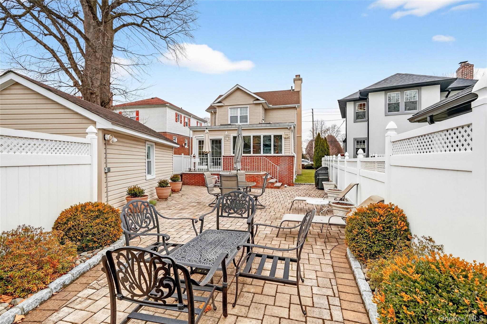 3334 Country Club Road Bronx, NY 10465 - Photo 47 of 48 a view of a chairs and table in the patio