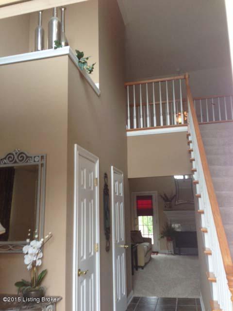 1415 Twin Ridge Road Lyndon, KY 40242 - Photo 4 of 36 entry hall photo (79)