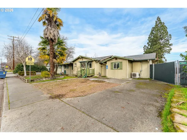$425,000 | 1117 Southwest Greenwood Avenue, Grants Pass, OR 97526