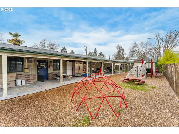 $425,000 | 1117 Southwest Greenwood Avenue, Grants Pass, OR 97526
