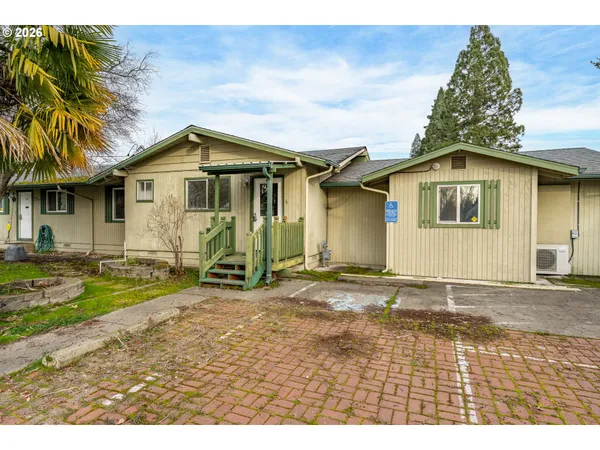 $425,000 | 1117 Southwest Greenwood Avenue, Grants Pass, OR 97526