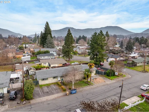 $425,000 | 1117 Southwest Greenwood Avenue, Grants Pass, OR 97526