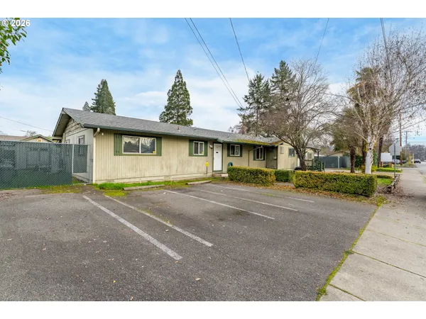$425,000 | 1117 Southwest Greenwood Avenue, Grants Pass, OR 97526