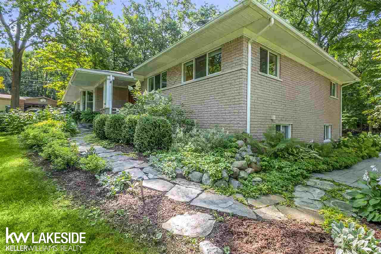 1294 Concord Road Rochester, MI 48309 - Photo 7 of 58 31390829-6.JPG