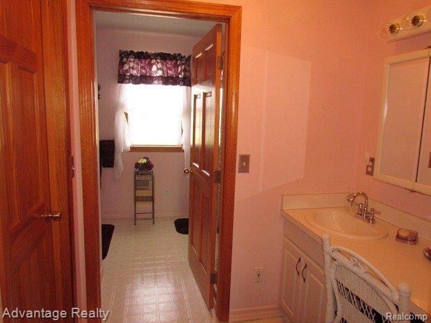 60655 Haven Ridge Road New Haven, MI 48048 - Photo 11 of 18 master bath.JPG