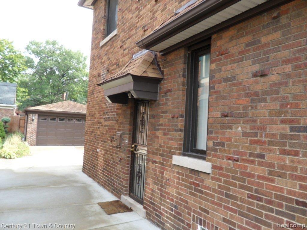 19630 Roslyn Road Detroit, MI 48221 - Photo 25 of 25 Side view 2 of home