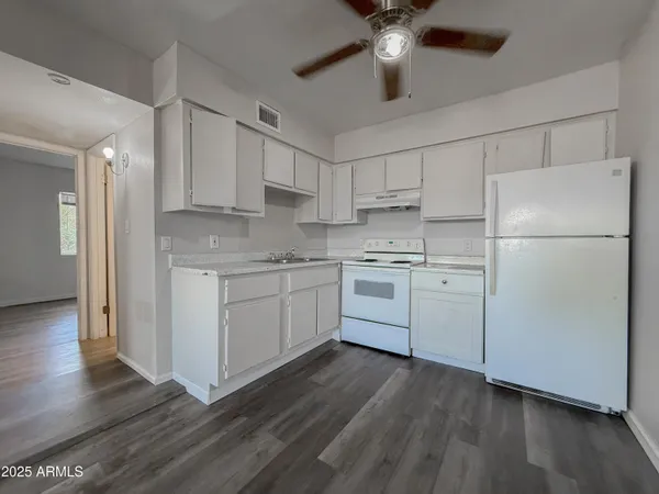 $895 | 1703 West Mountain View Road, Unit 13, Phoenix, AZ 85021