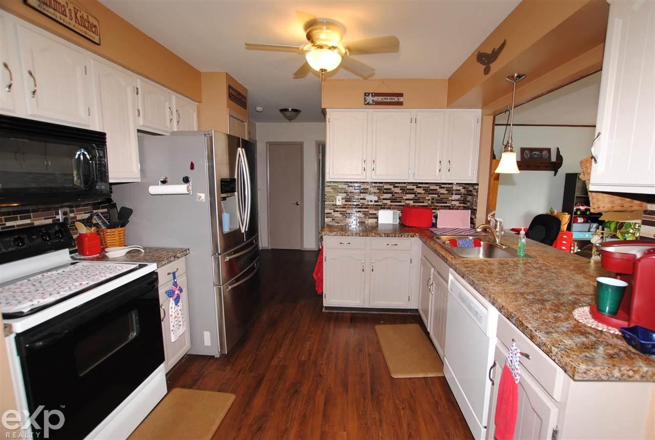 47314 Concord Road Macomb, MI 48044 - Photo 12 of 32 50049109-11.JPG