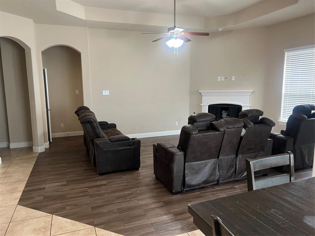 15608 Cornwallis Street Frisco, TX 75036 - Photo 9 of 23 a living room with furniture