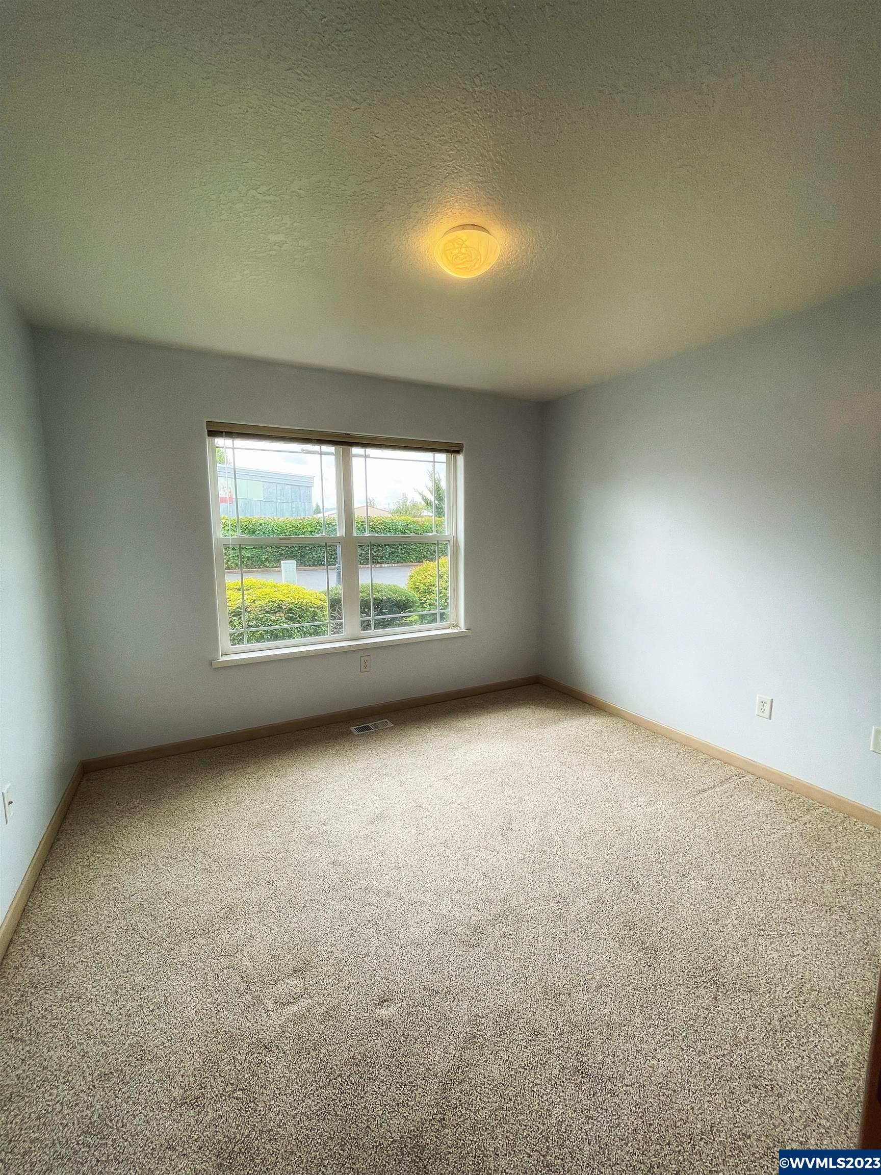 17 South Pl Way Lebanon, OR 97355 - Photo 11 of 18