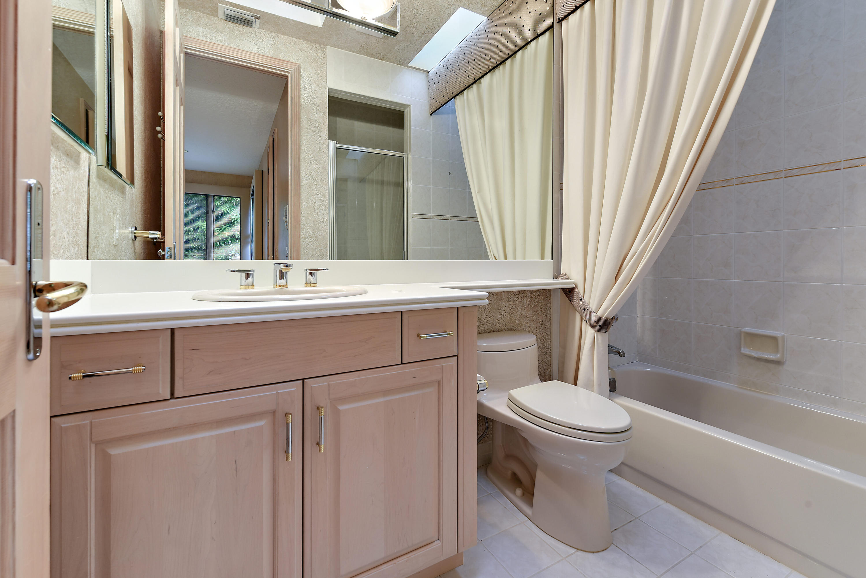 7202 Ayrshire Lane Boca Raton, FL 33496 - Photo 25 of 71 en suite bathroom
