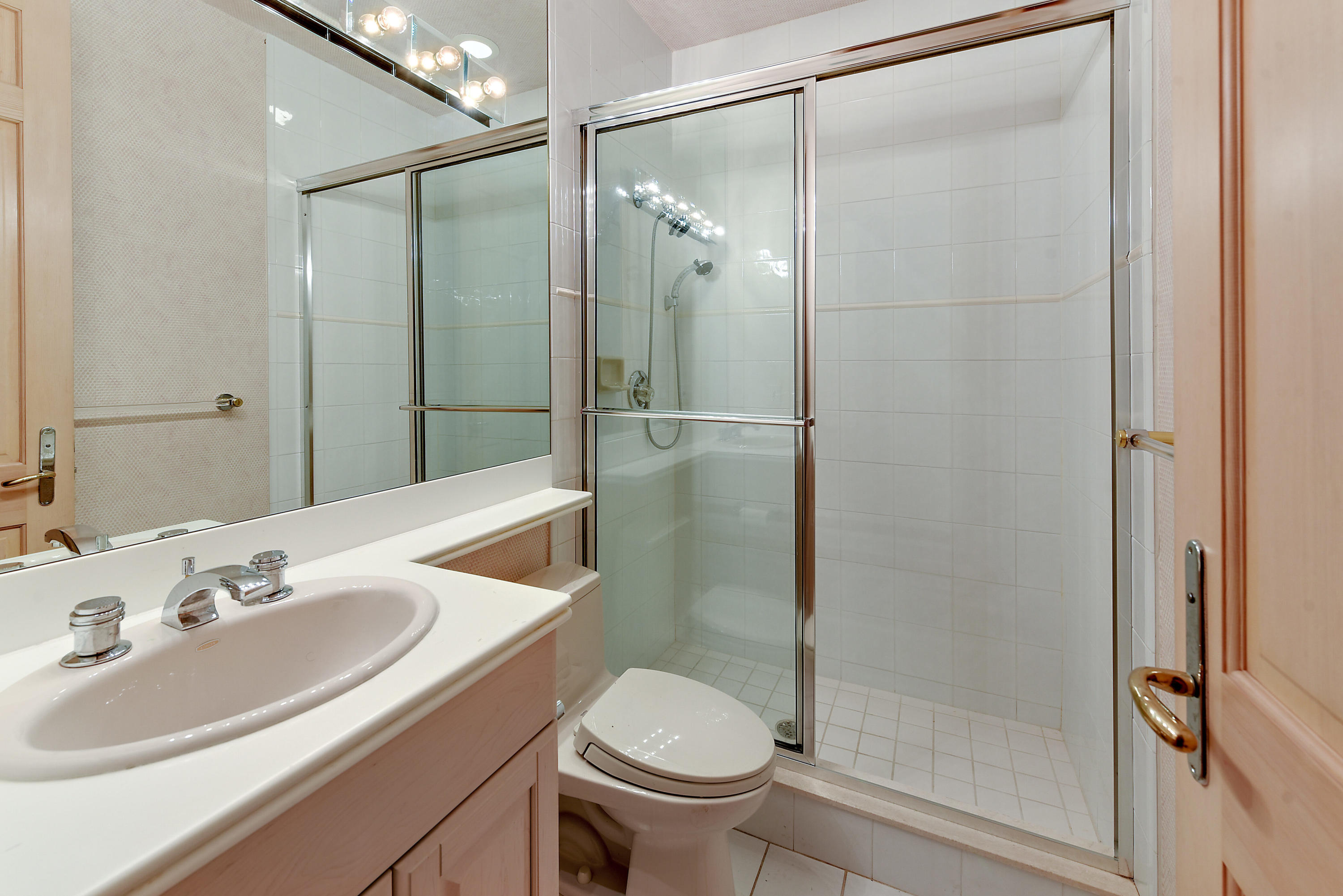 7202 Ayrshire Lane Boca Raton, FL 33496 - Photo 27 of 71 en suite bathroom