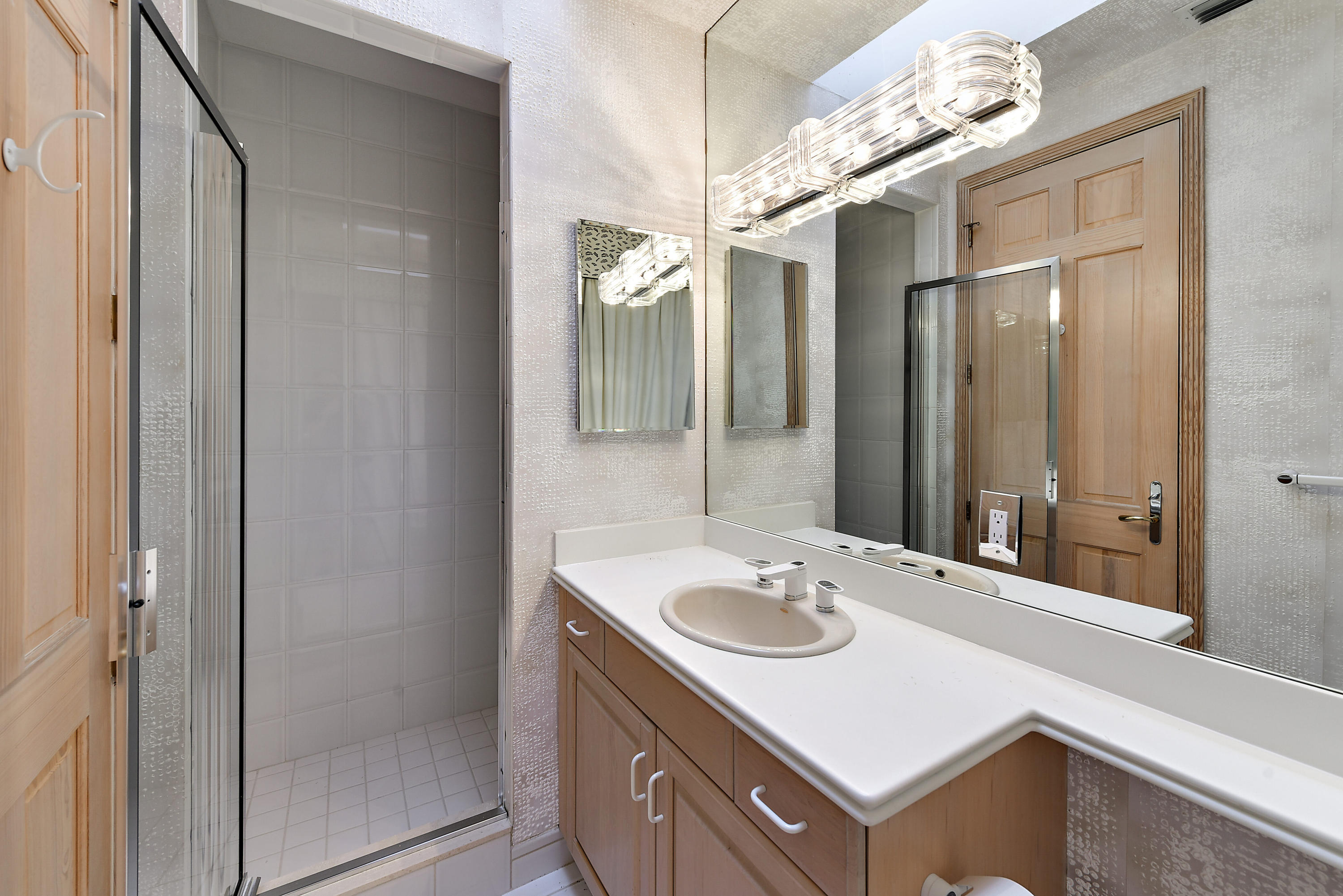 7202 Ayrshire Lane Boca Raton, FL 33496 - Photo 29 of 71 en suite bathroom
