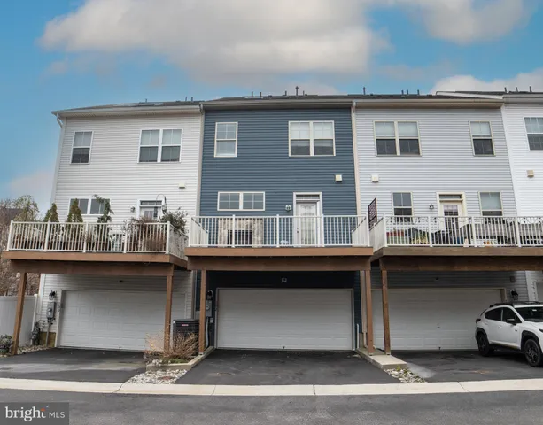 a house view with a outdoor space