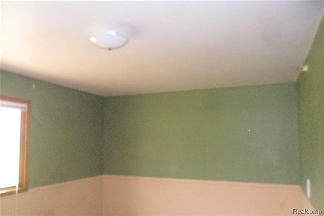 26071 Denning Road New Boston, MI 48164 - Photo 5 of 11 SAM_0033.JPG