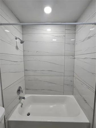 $1,650 | 700 Northeast 46th Court, Unit 2, Oakland Park, FL 33334