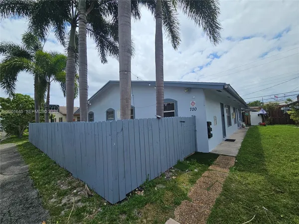 $1,650 | 700 Northeast 46th Court, Unit 2, Oakland Park, FL 33334
