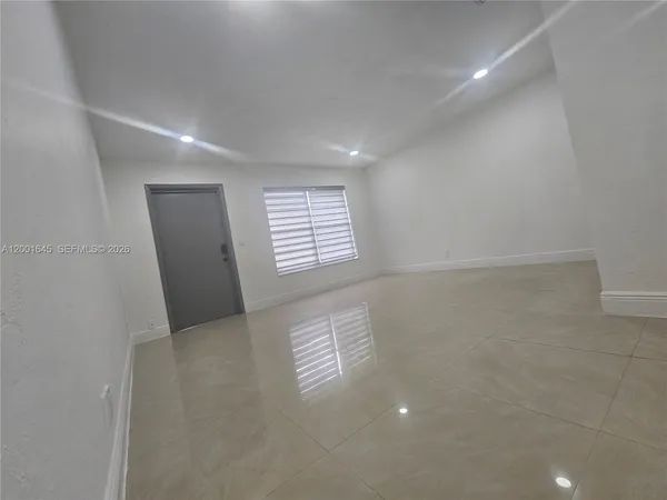 $1,650 | 700 Northeast 46th Court, Unit 2, Oakland Park, FL 33334