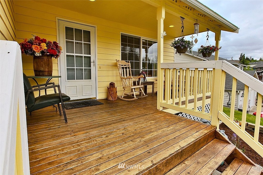 2998 Lowren Loop Port Orchard, WA 98366 - Photo 2 of 24 Gallery Image 2