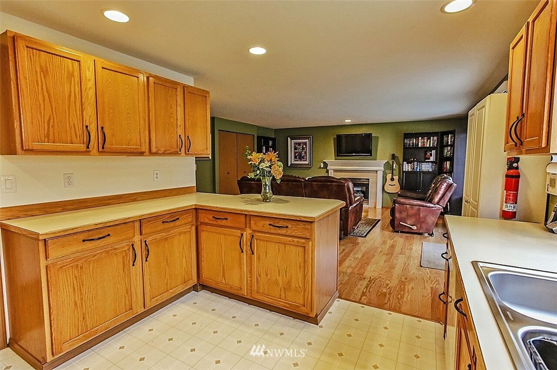 2998 Lowren Loop Port Orchard, WA 98366 - Photo 9 of 24 Gallery Image 9