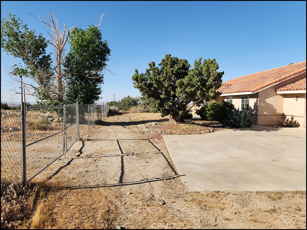 10685 Crystal Aire Road Pinon Hills, CA 92372 - Photo 36 of 47