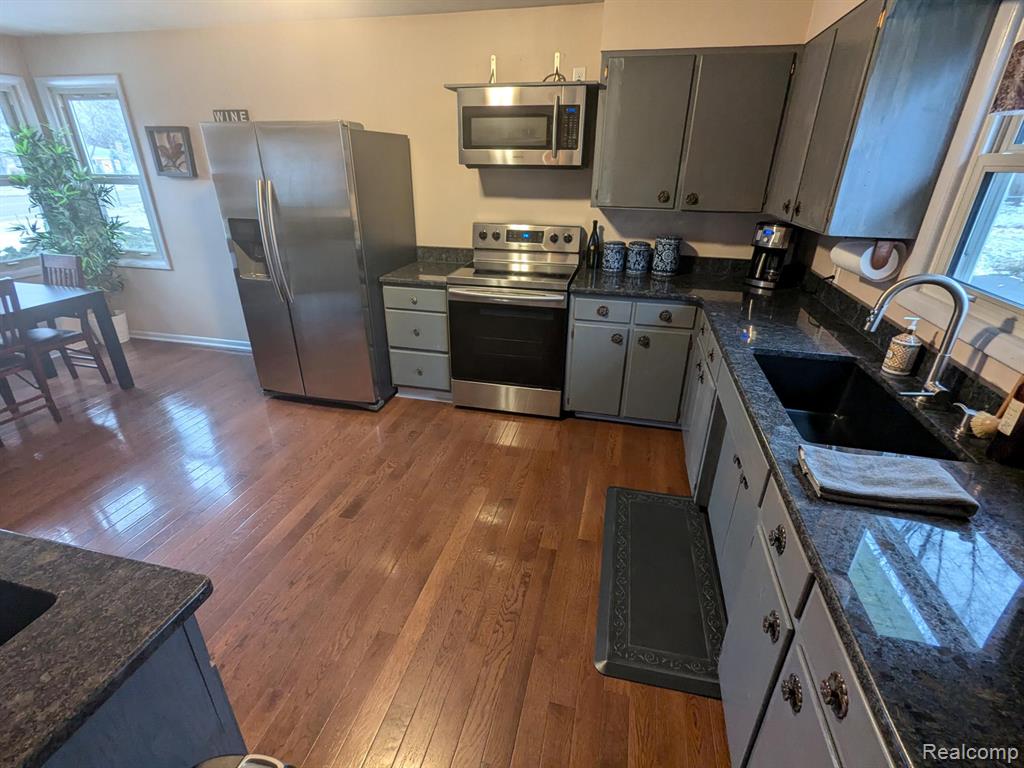 6305 Waldon Road Clarkston, MI 48346 - Photo 3 of 14