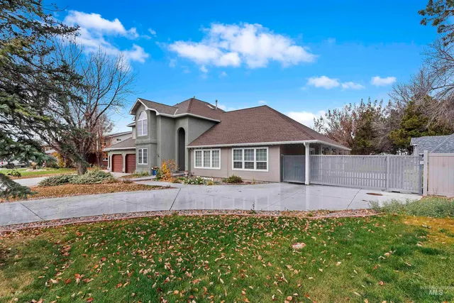 $1,550,000 | 3160 East Springwood Drive, Meridian, ID 83642
