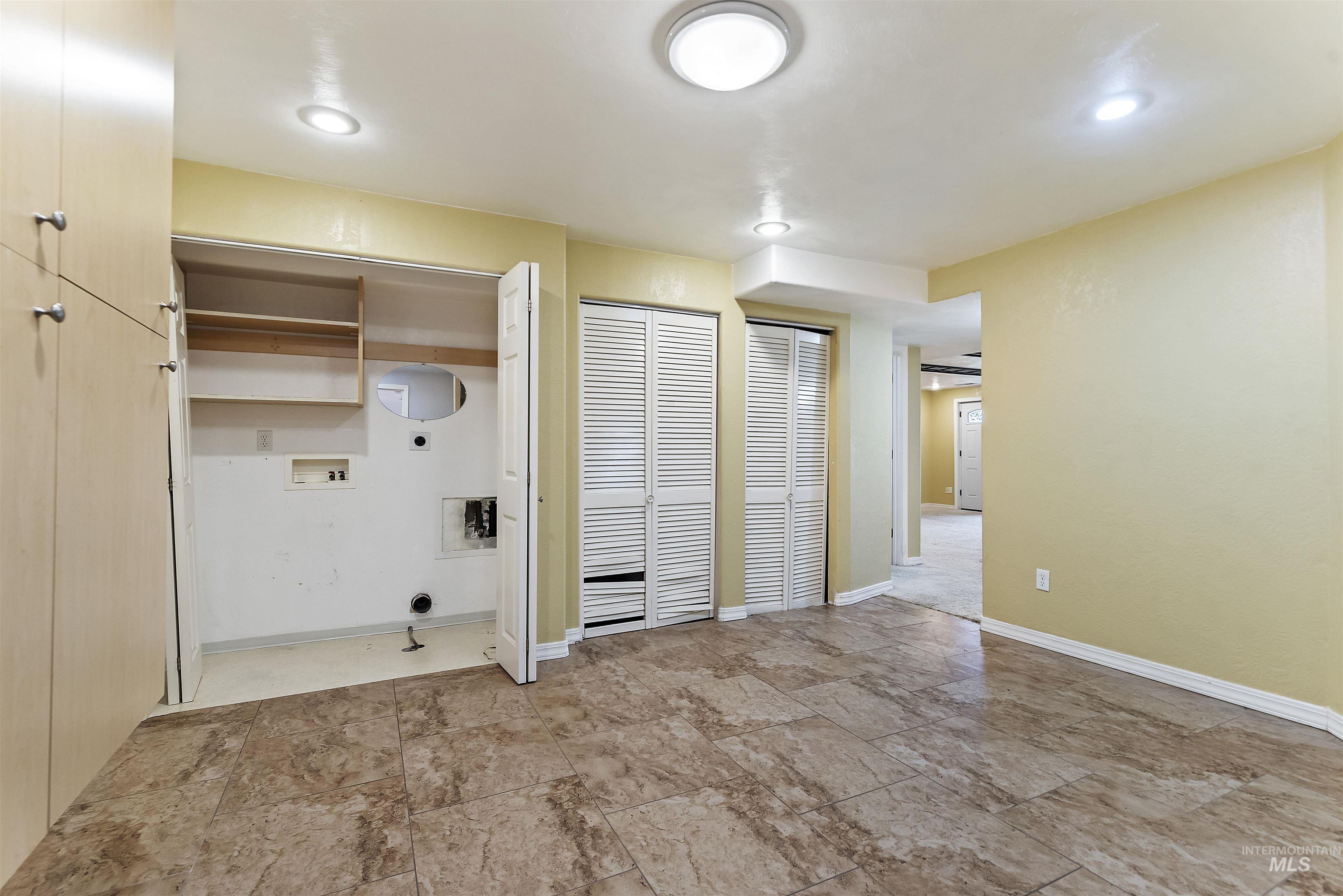 3160 East Springwood Drive Meridian, ID 83642 - Photo 30 of 41 Laundry area featuring washer hookup and recessed lighting