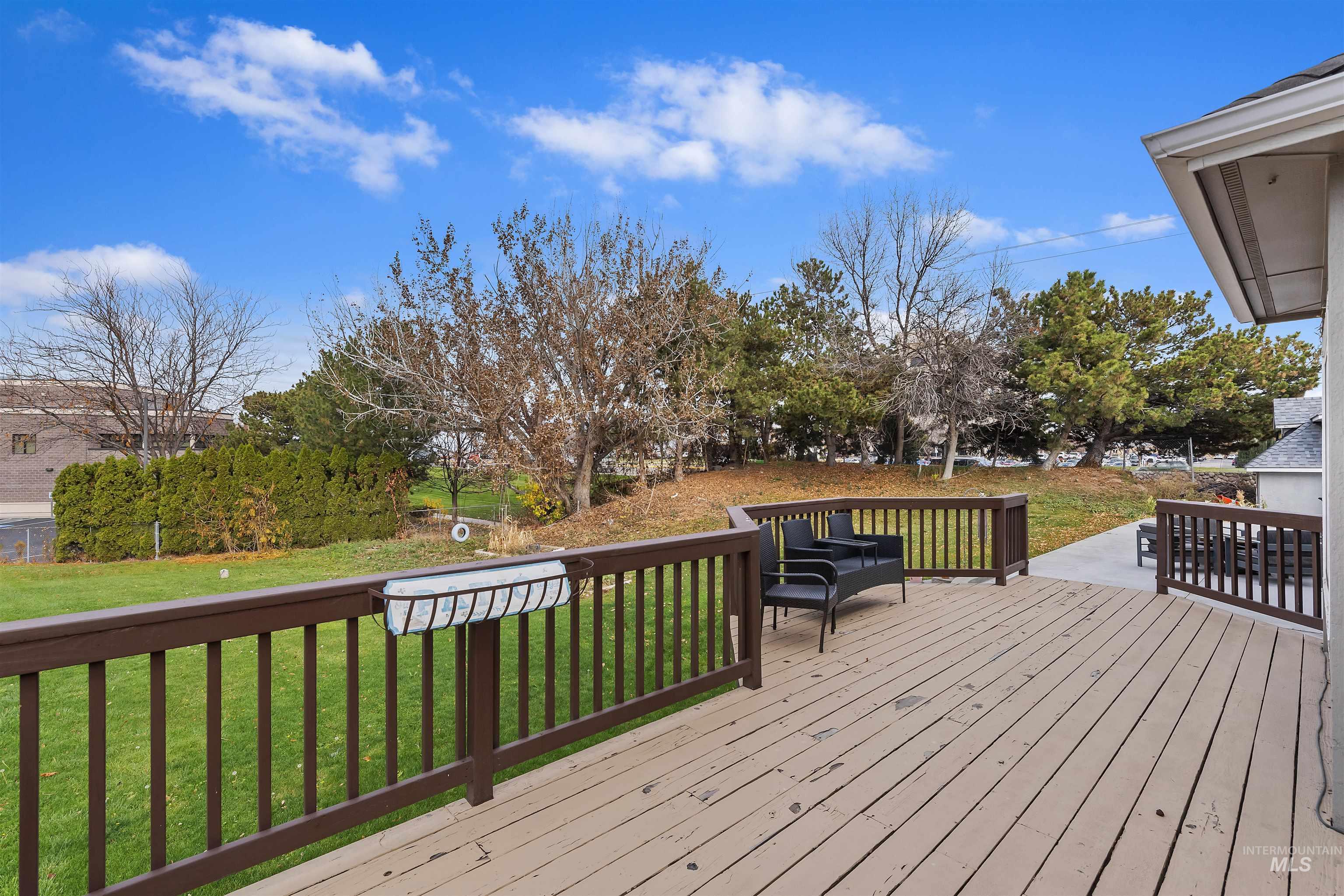 3160 East Springwood Drive Meridian, ID 83642 - Photo 40 of 41 Wooden terrace featuring a lawn