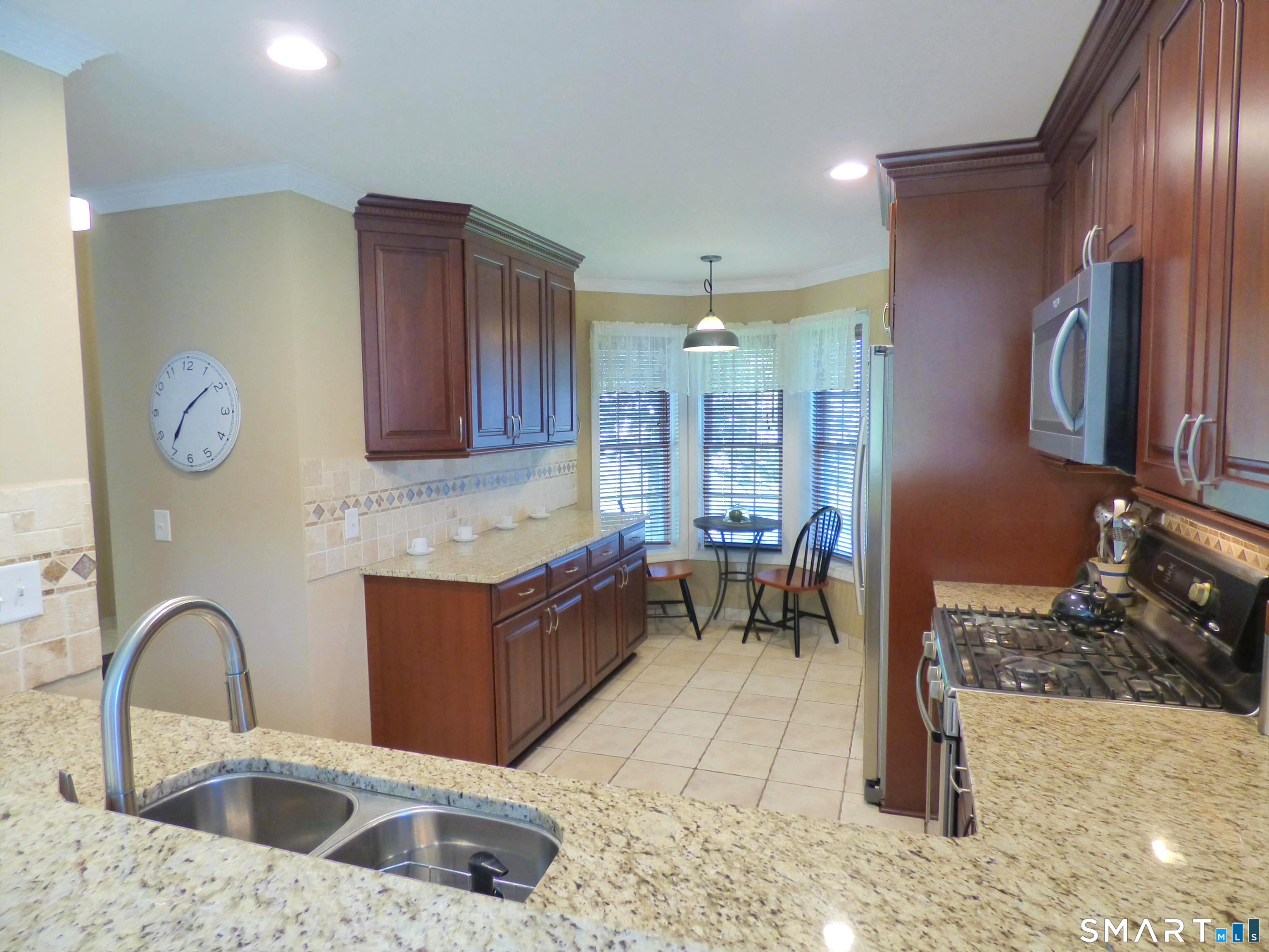 111 Logging Trail Road, Unit 111 Danbury, CT 06811 - Photo 15 of 34 Eat-In Area
