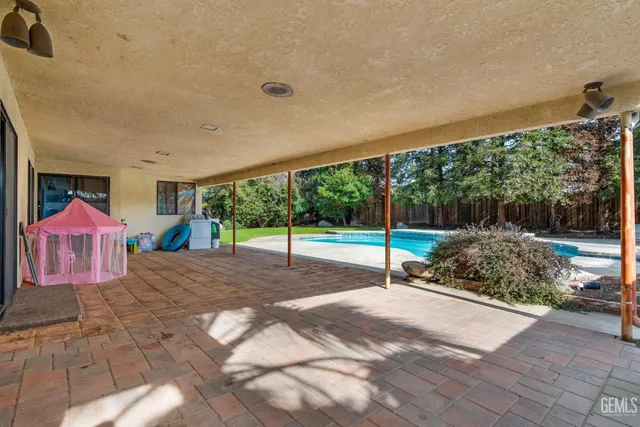 a house view with a outdoor space