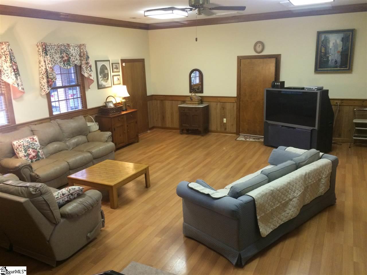 1916 Roe Ford Road Greenville, SC 29617 - Photo 13 of 36 Gallery Image 13