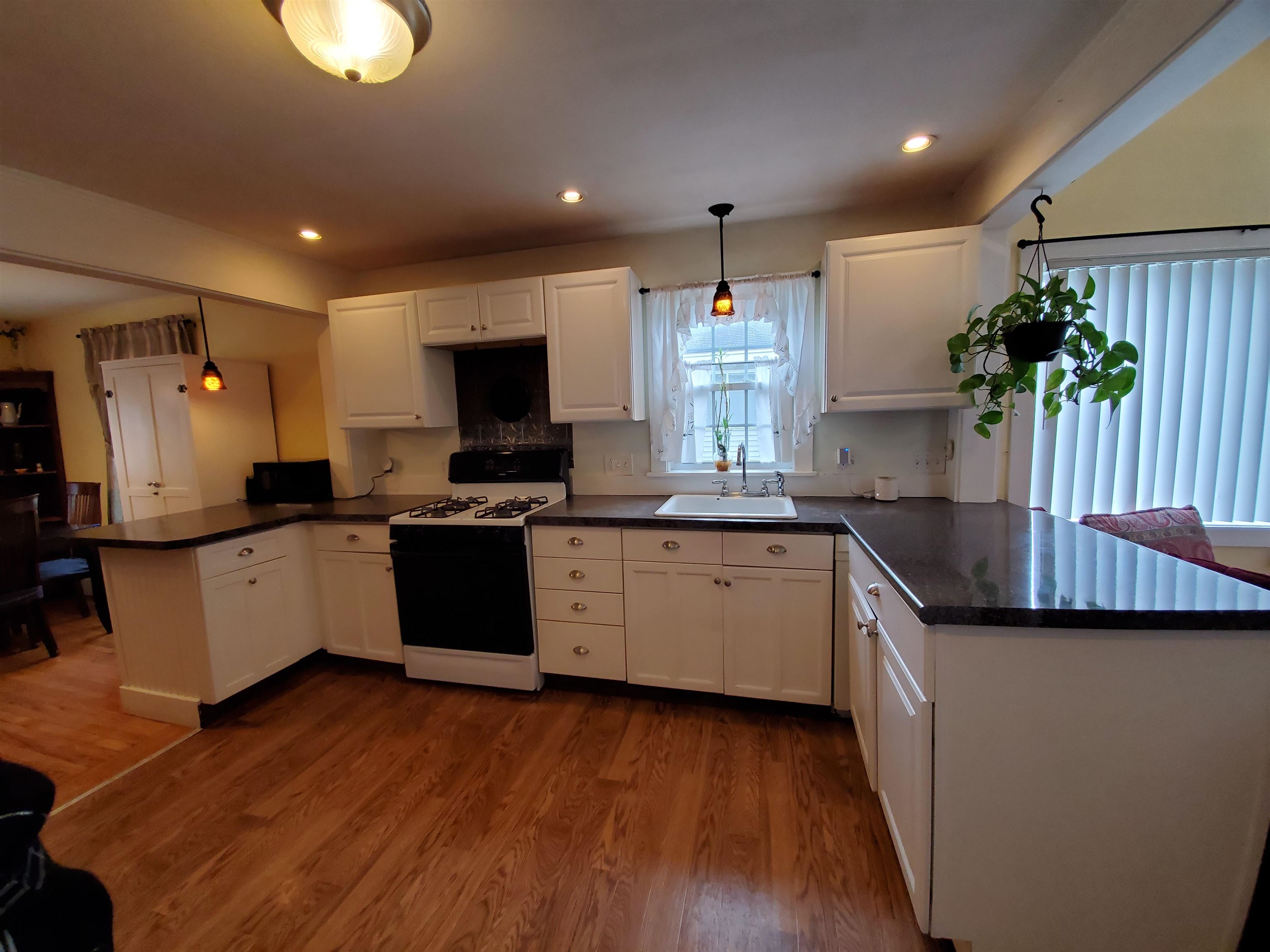 70 Exeter Avenue Manchester, NH 03103 - Photo 11 of 40 Gallery Image 11